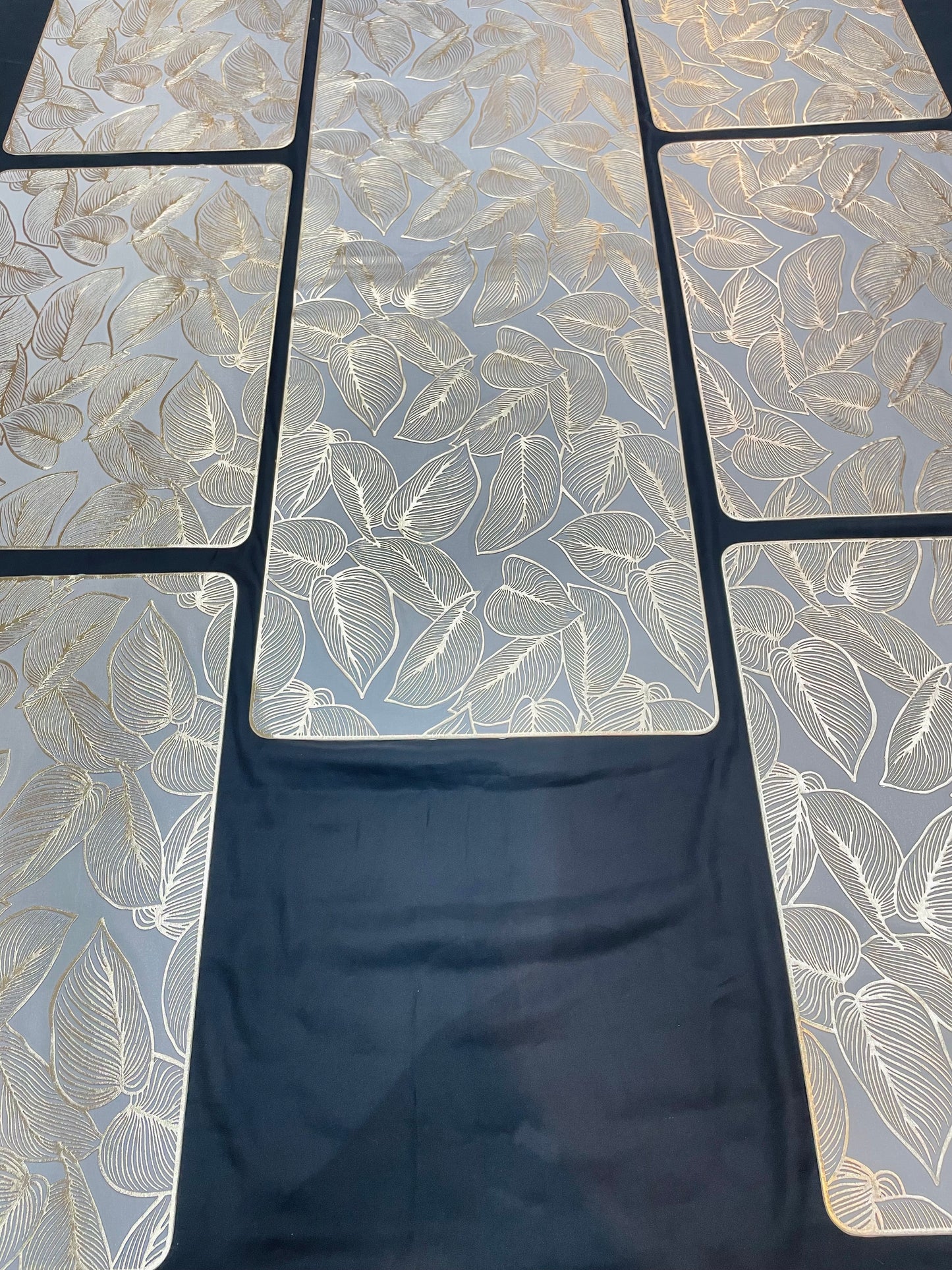White Golden Plastic 7 PC SET ( 1 Runner & 6 Mats )