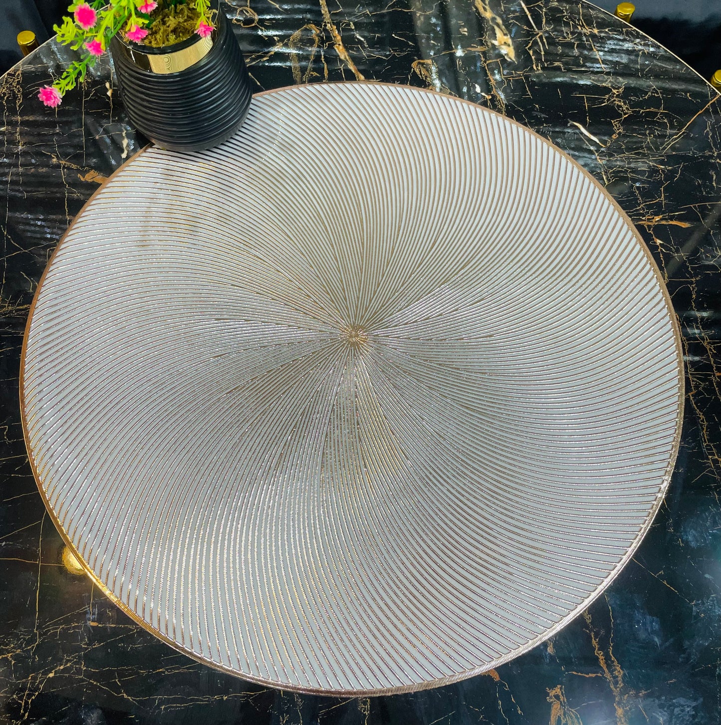 6pcs White & Golden Plastic Table Mats