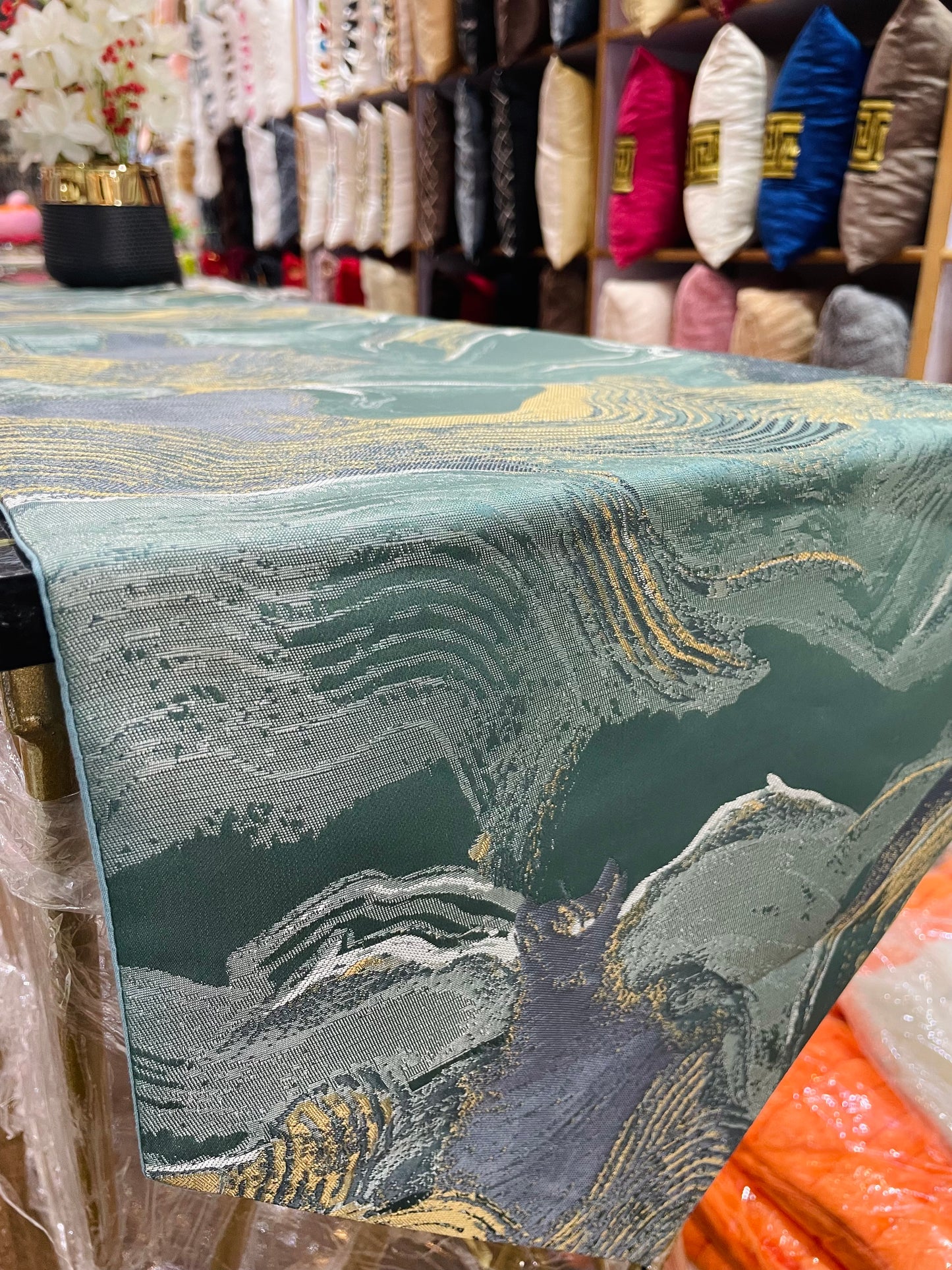 Velvet Jacquard Dining Table Runner