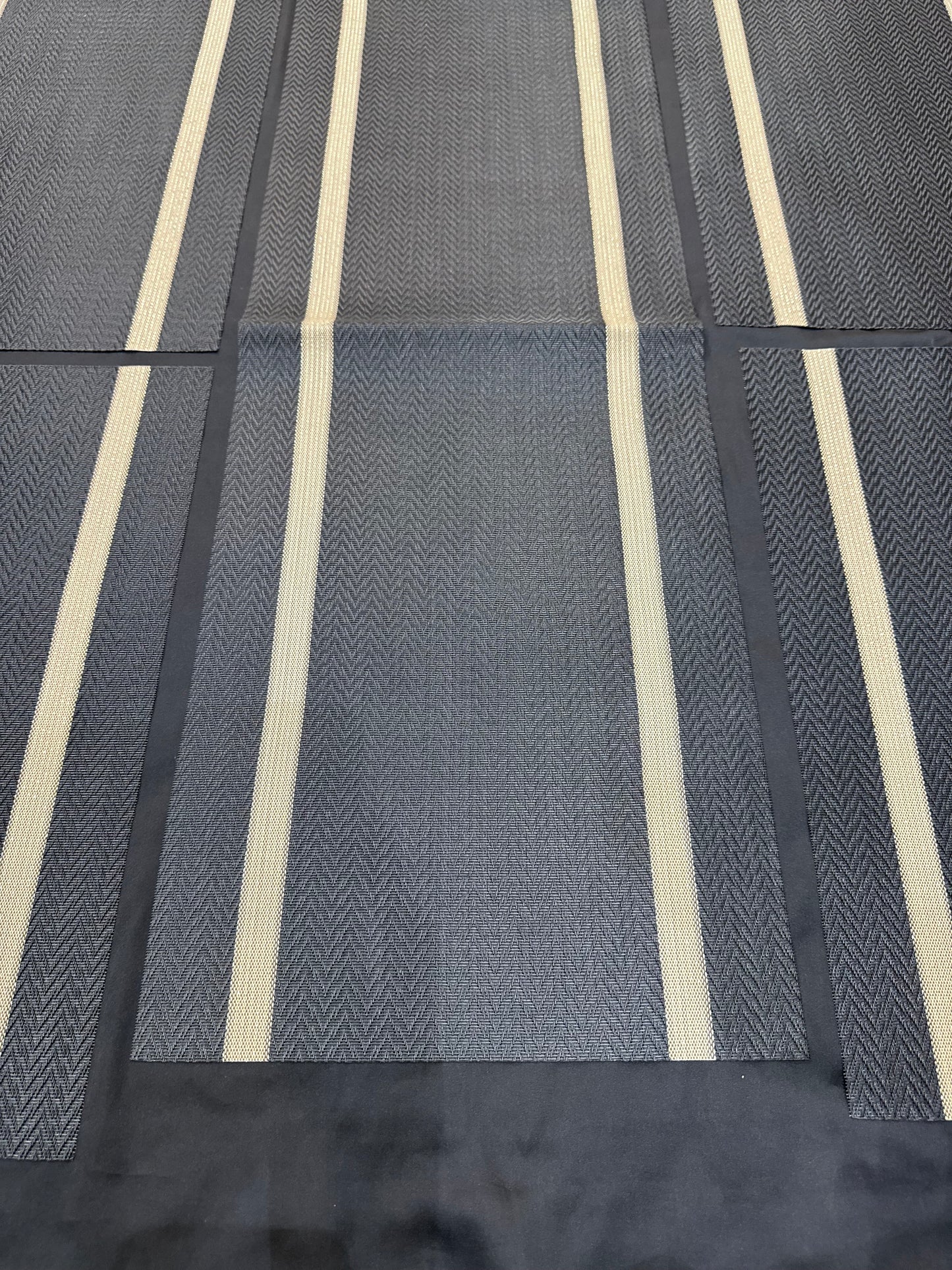 Chatai Plastic 7 PC SET ( 1 Runner & 6 Mats )