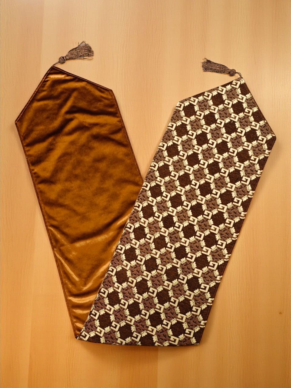 G Jacquard Table Runner