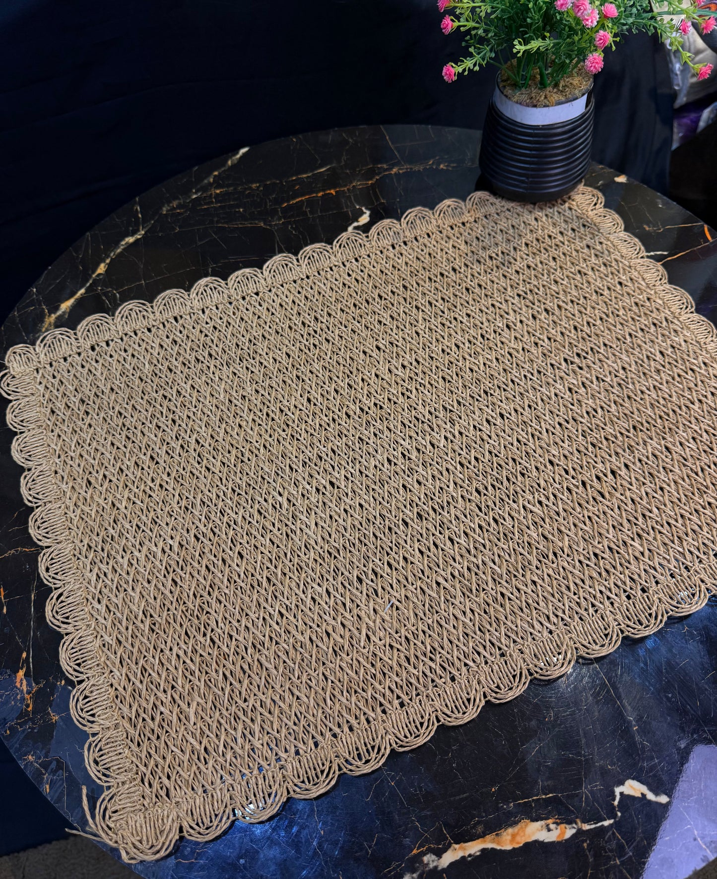 Fine Quality Plain Plastic Table Mats 6pc Set