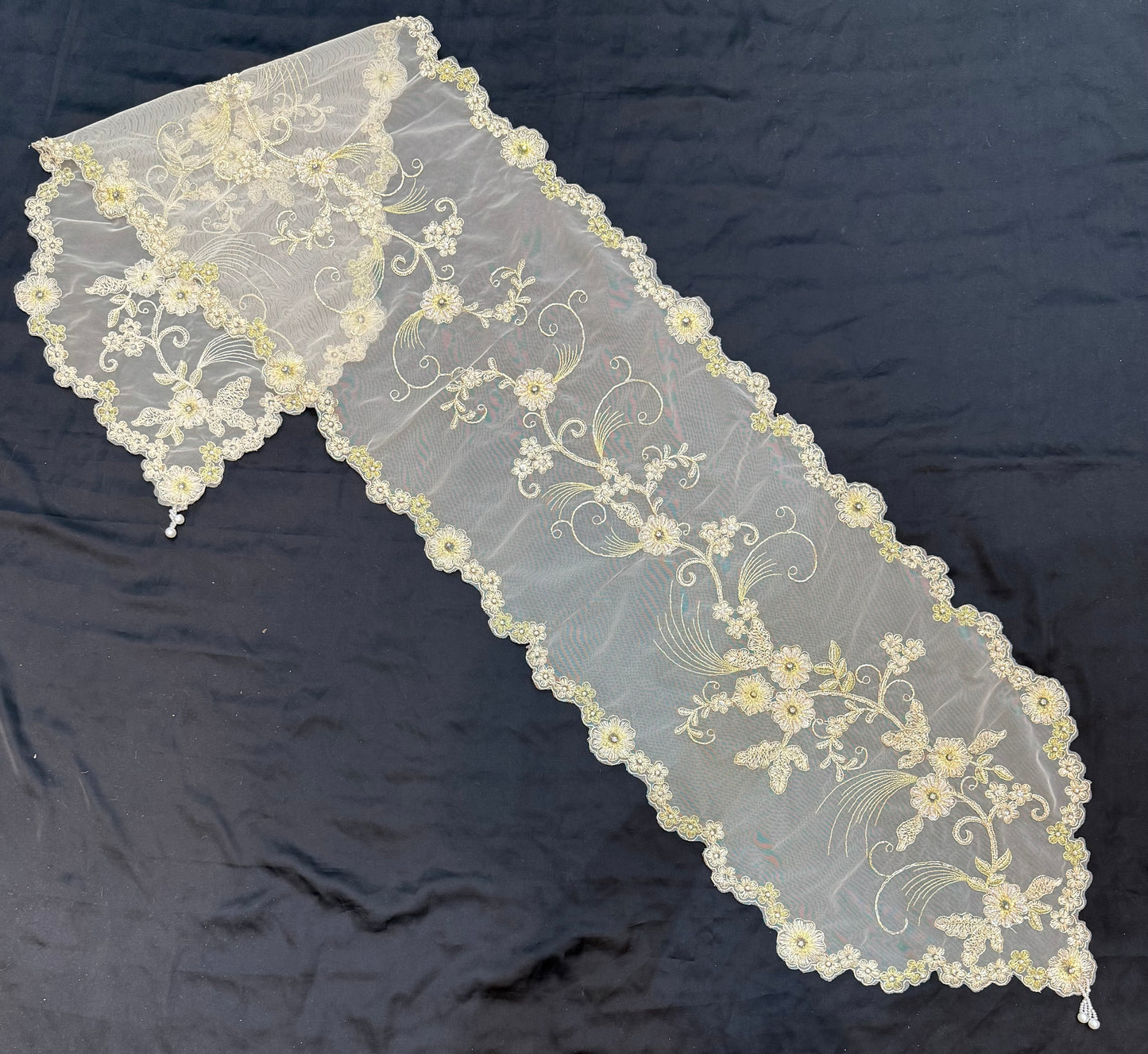 Fancy Bead Light Dining Table Runner (Golden)