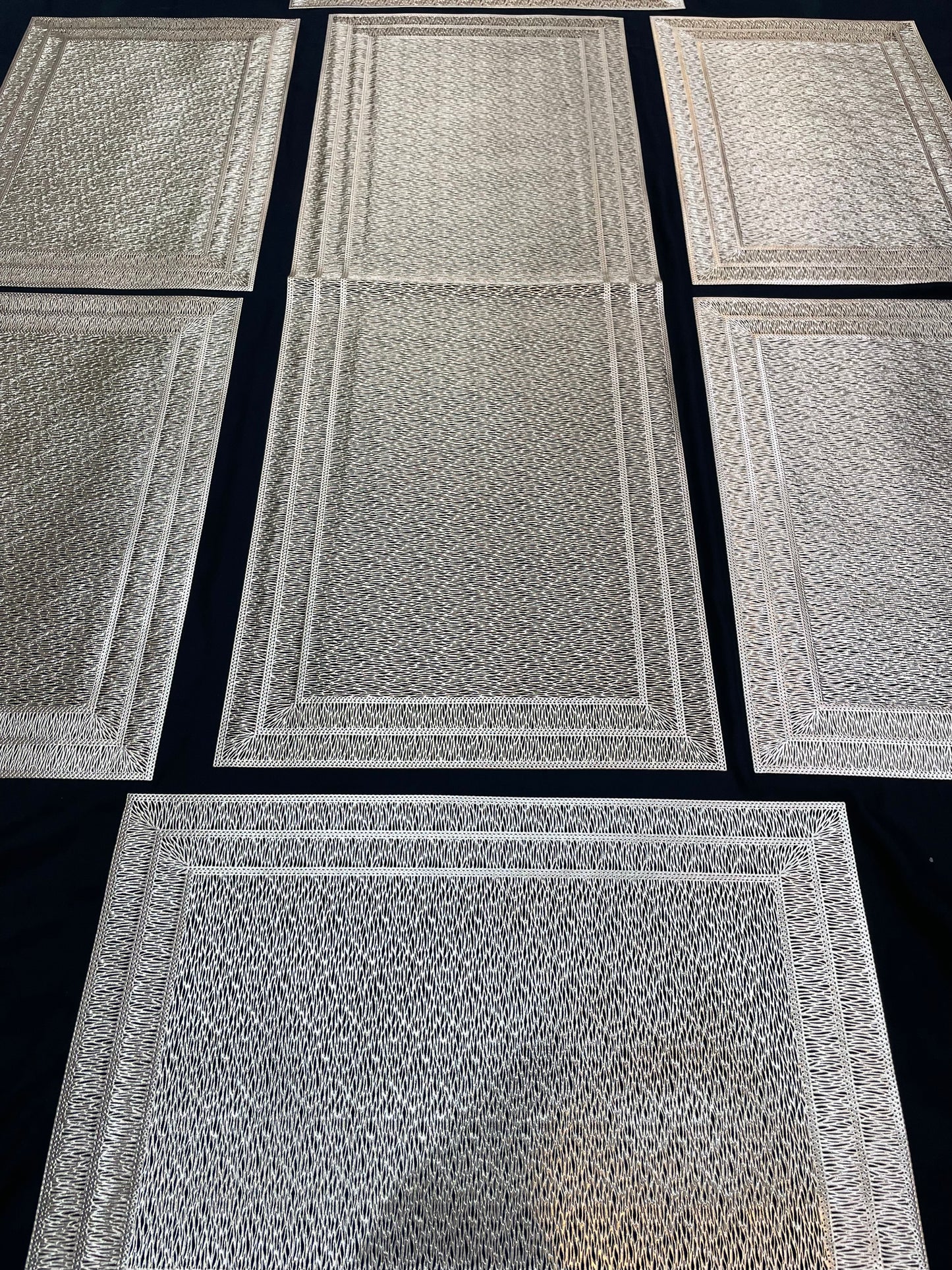 Golden Plastic 7 PC SET ( 1 Runner & 6 Mats )