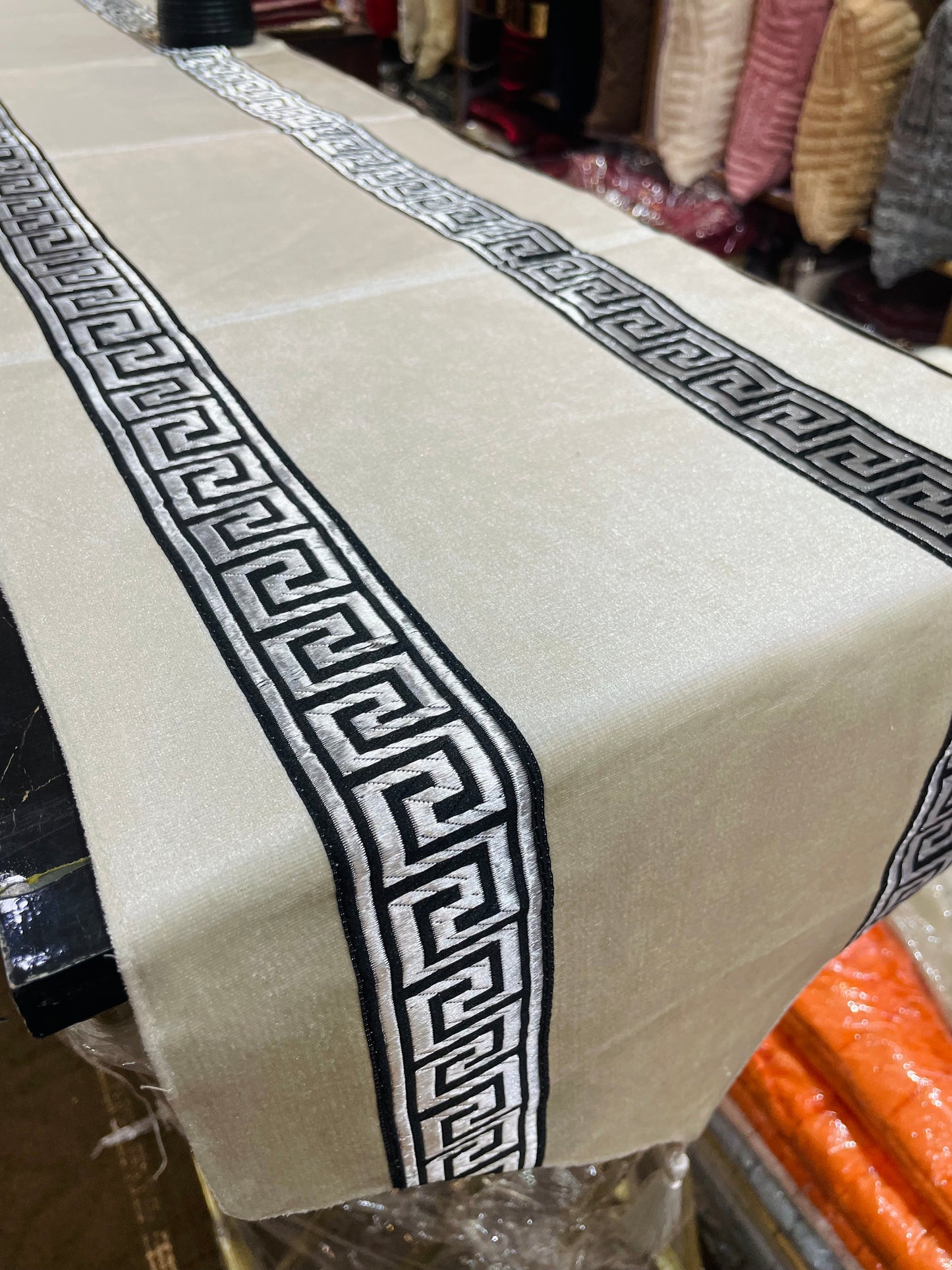 Velvet Jacquard Dining Table Runner