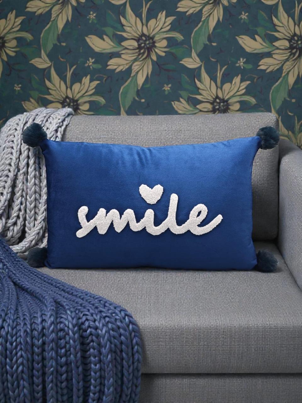 Smile Tussel Rectangular Cushion