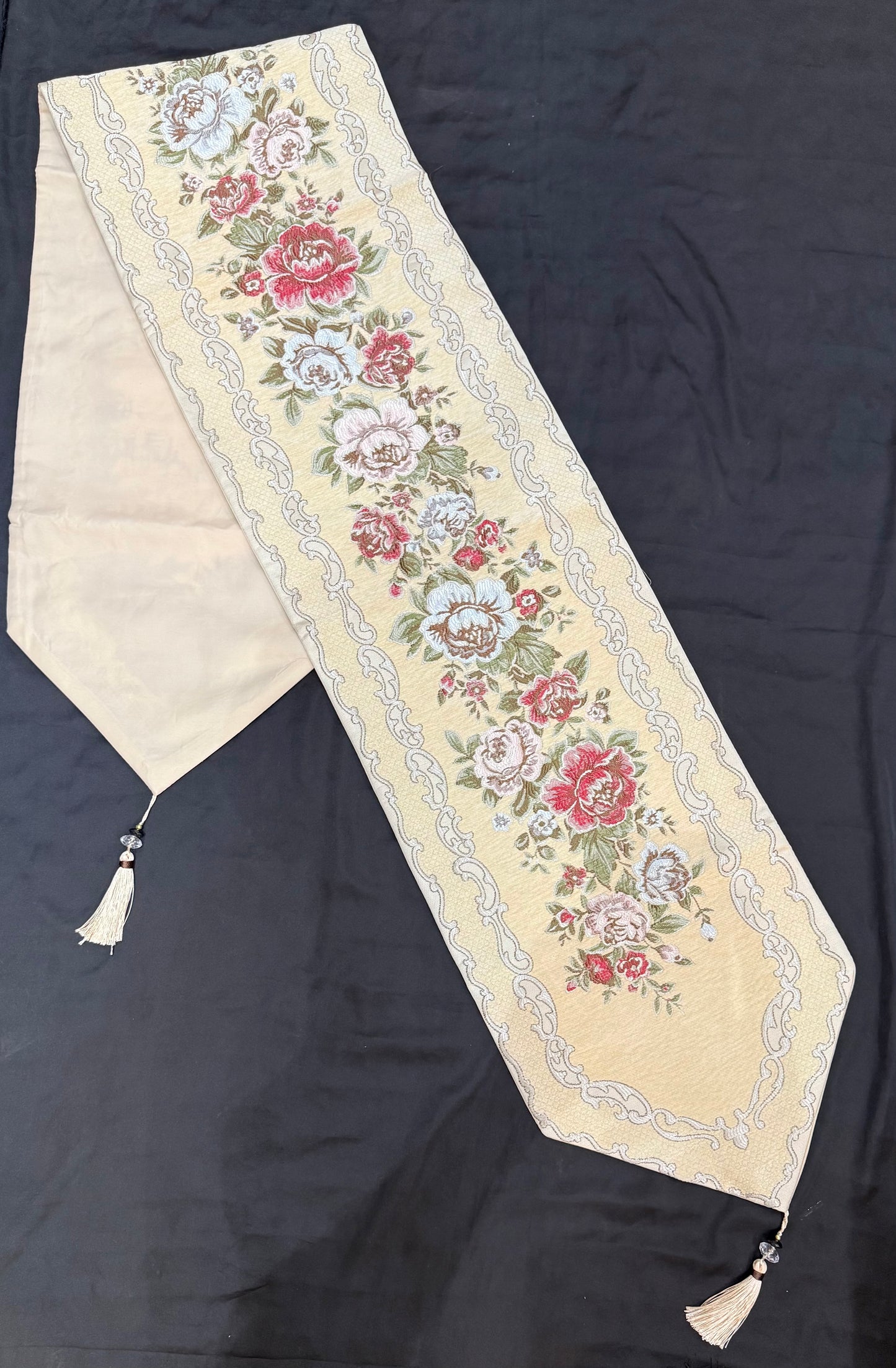 Arc Flower Velvet Shanghai Dining / Center Table Runner