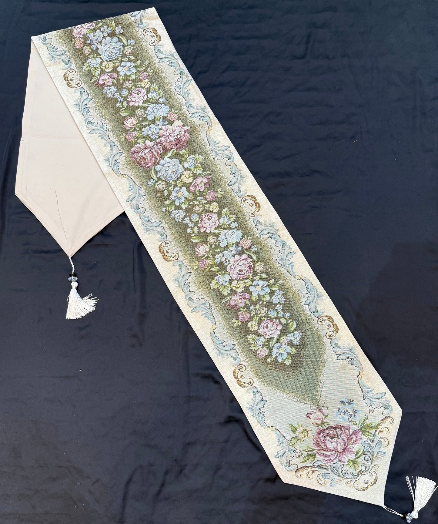 Shanghai New Flower Dining Table Runner