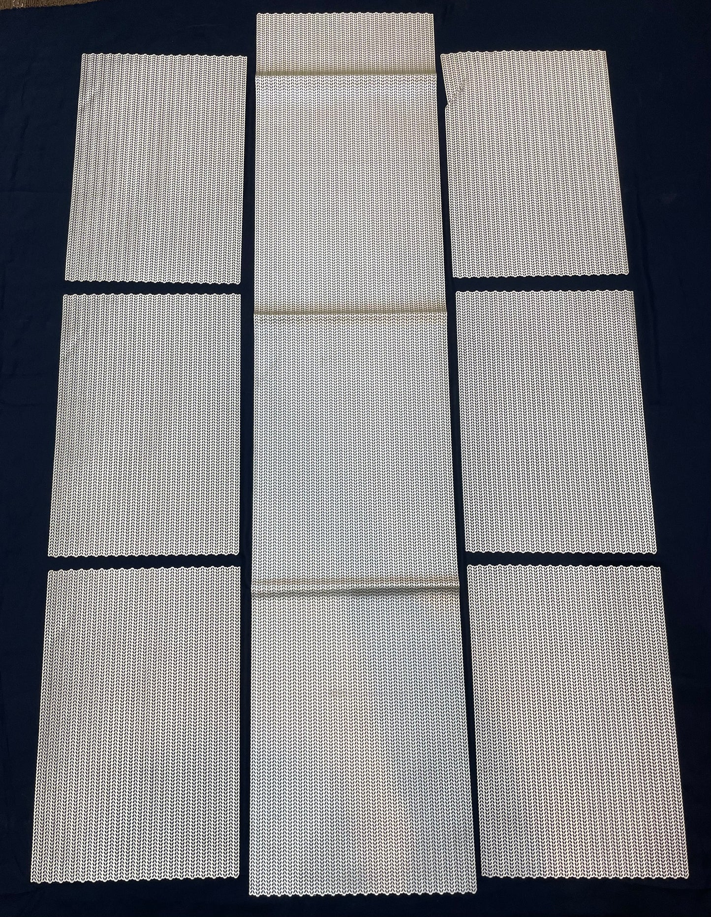 Golden Plastic 7 PC SET ( 1 Runner & 6 Mats )