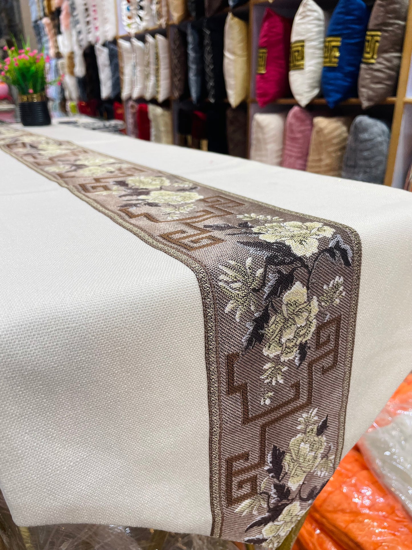 Velvet Jacquard Dining Table Runner