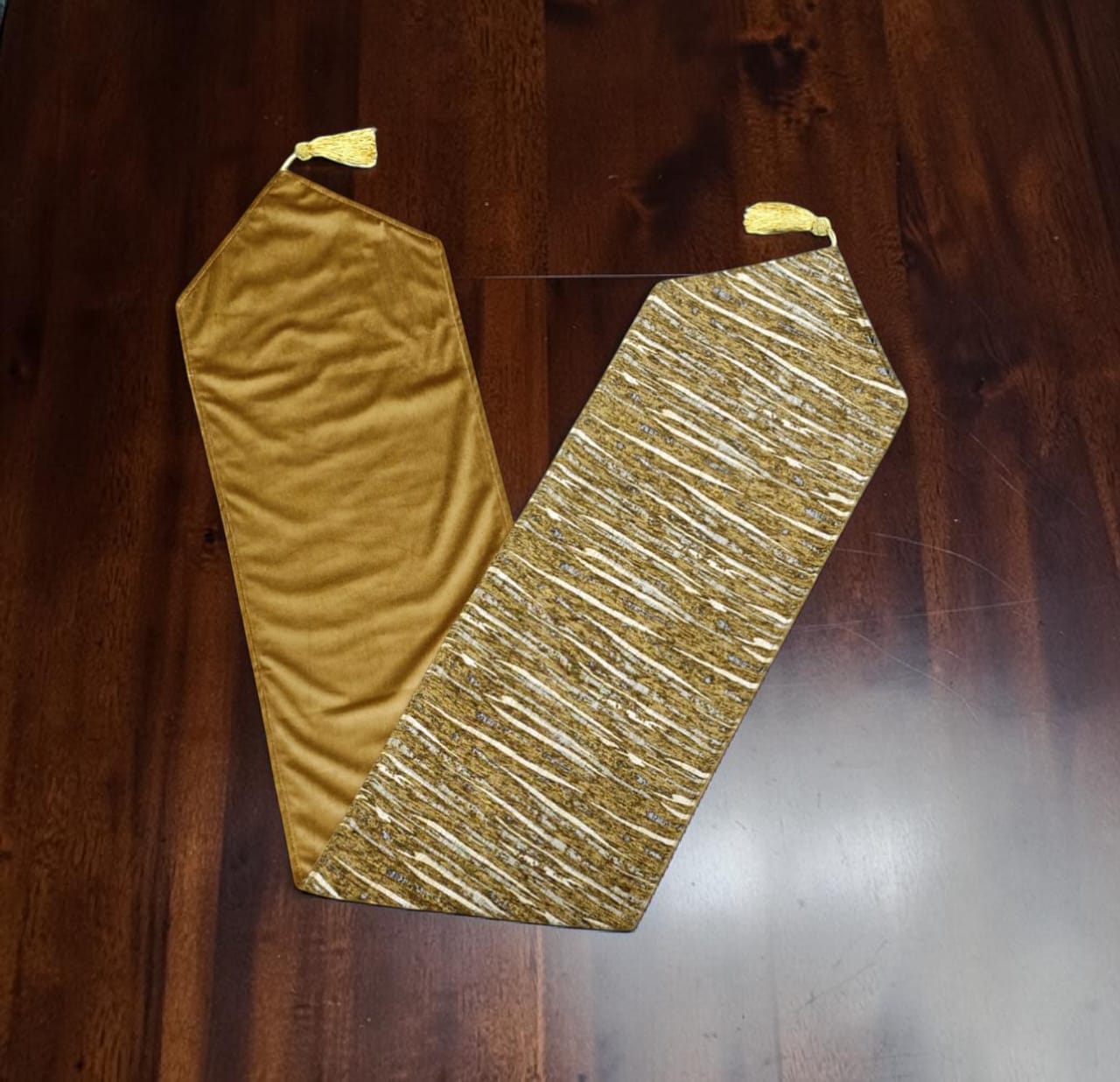 Line Jacquard Table Runner